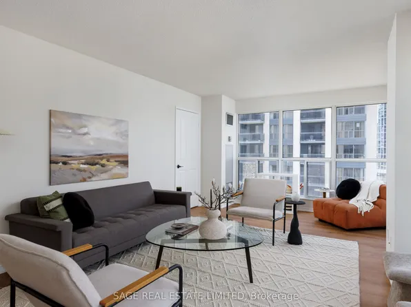 28 Hollywood Ave #811, Toronto, ON M2N 6S4