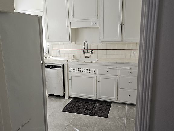 4th image of 1845 Brockton Ave