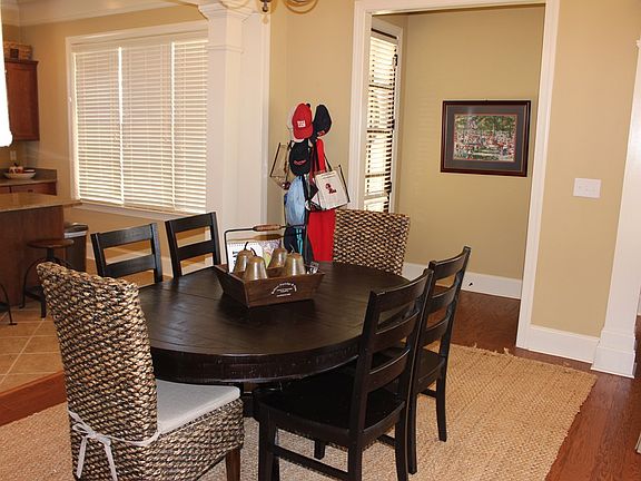 4th image of 910 Augusta Dr Unit 301