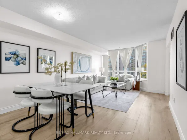 175 Cedar Ave #309, Richmond Hill, ON L4C 9V3