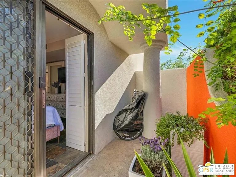N Hermosa Dr — Photo 16