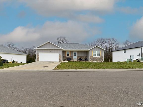 2nd image of 155 Mesa Dr