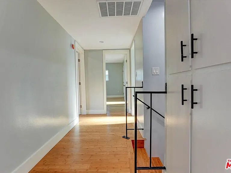 5726 Woodman Ave #2 — Photo 19