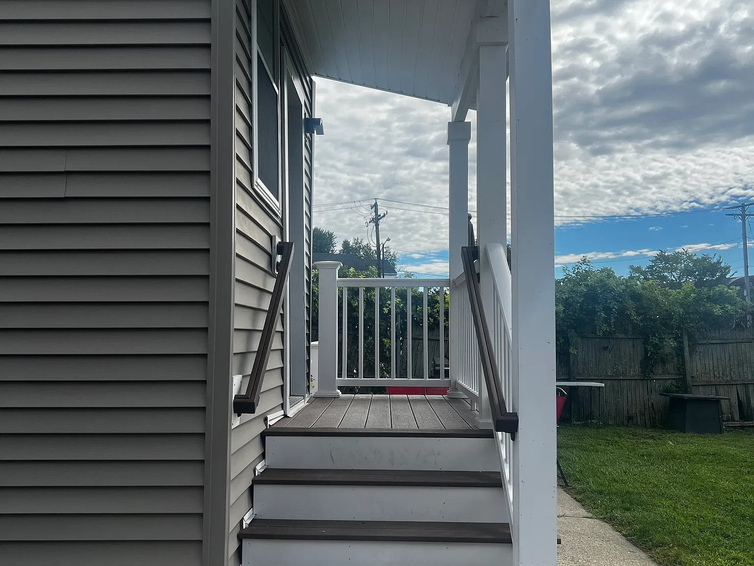 3 bed, 900 sqft, $2,100 — Photo 2