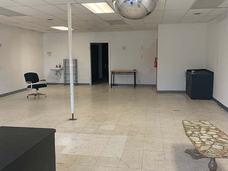 2nd image of 1700 W Jackson St #6