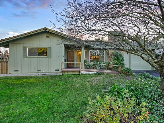 2nd image of 109 Vineyard Circle