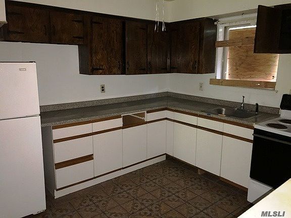 3rd image of 52 Hammond Ln