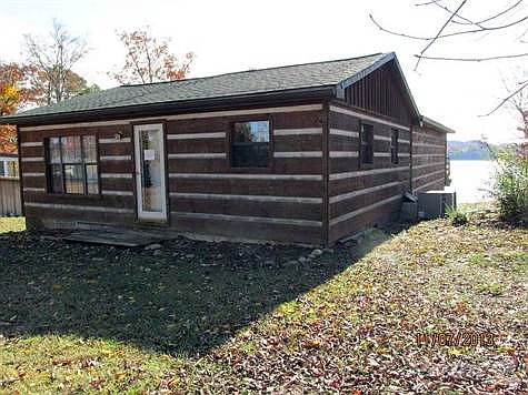 1st image of 875 Lakeshore Dr