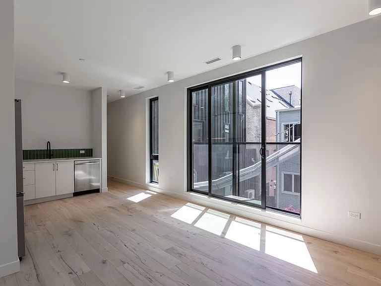 1712 Oak #204