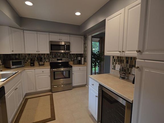 4th image of 701 Tinkers Ln