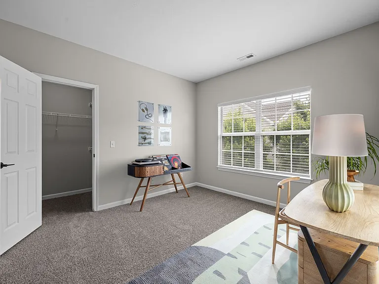 O'Fallon (Renovated) - 3 Bed / 2 Bath - 1,330 Sq.Ft.