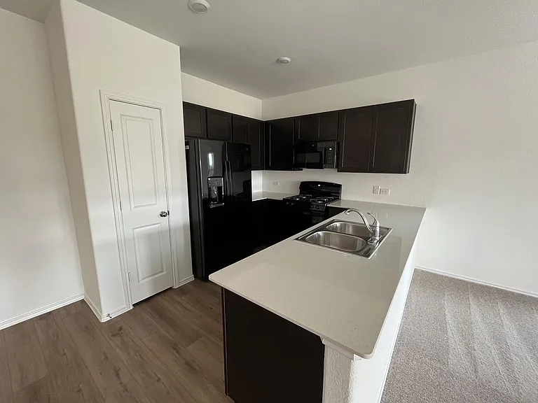 2327 Red Sky Dr — Photo 2