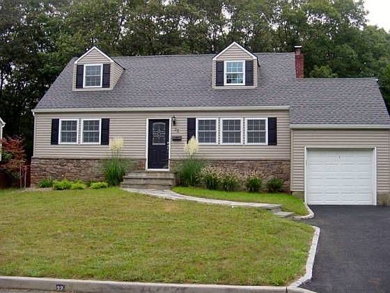 1st image of 32 Bruce Ln N