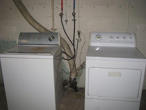 4th image of 1546 Suncrest Dr