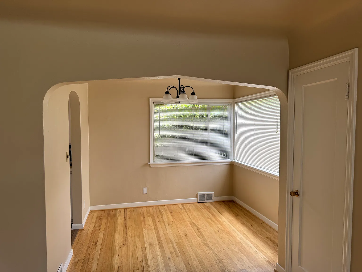 3 bed, 1000 sqft, $2,800 — Photo 3