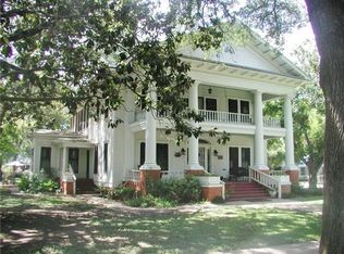 407 Ramona St, Smithville, TX 78957