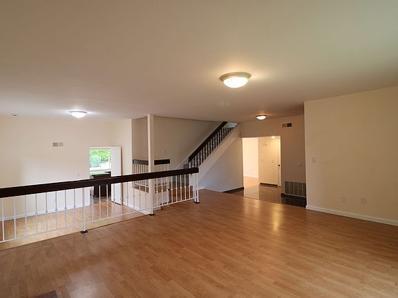 5th image of 9939 Glade Ave