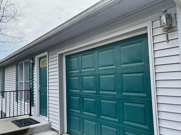 3rd image of 173 E Kennedy Ct