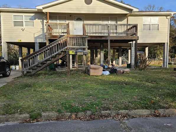 1306 Commanche St, Pascagoula, MS 39581