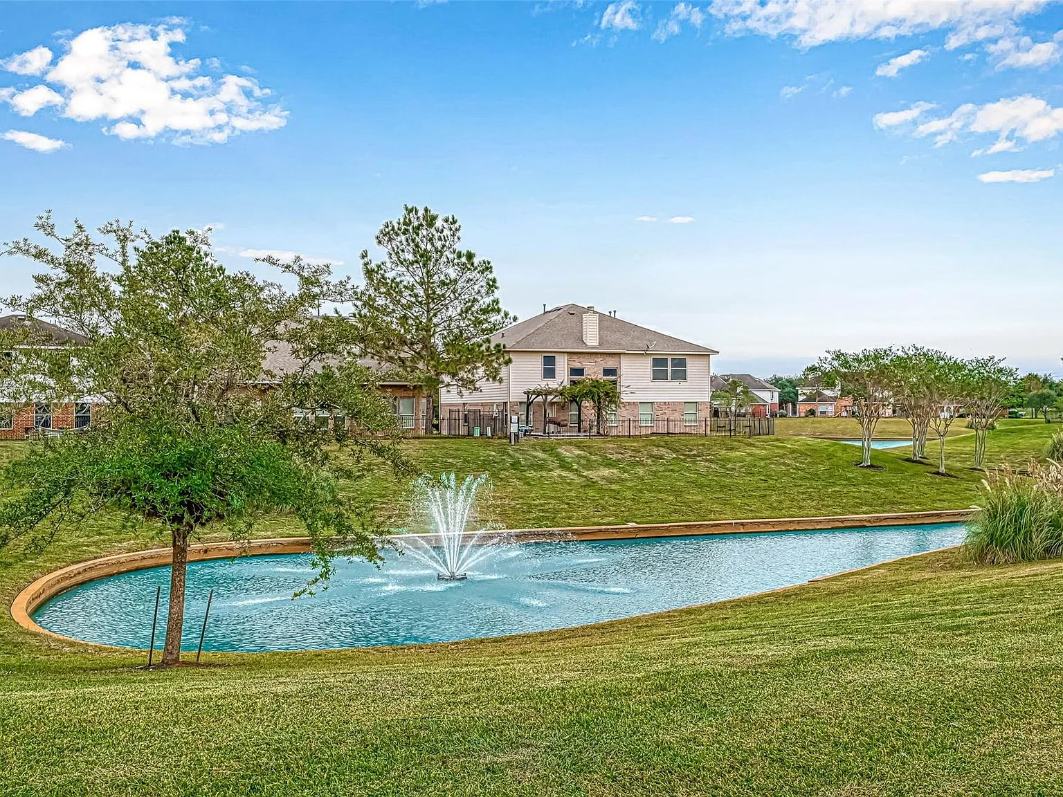 5 bed, 3.5 bath, 3773 sqft, $3,600 — Photo 3