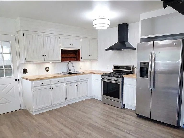 1200 Phillips Dr — Photo 2