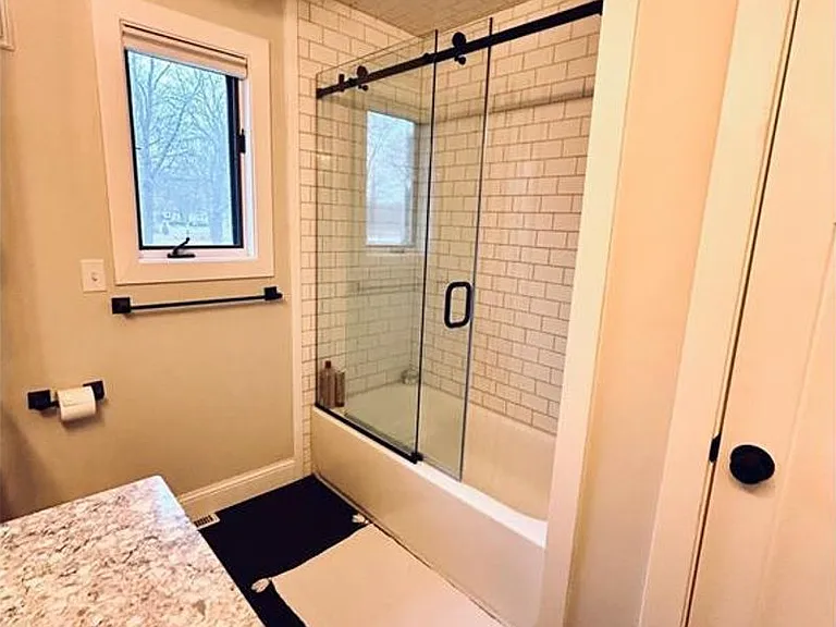 6078 Donald St — Photo 10