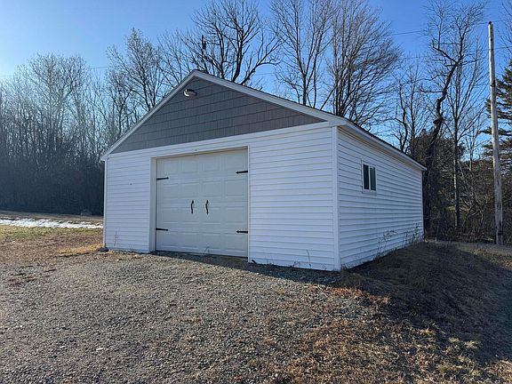 3rd image of 1115 River Road