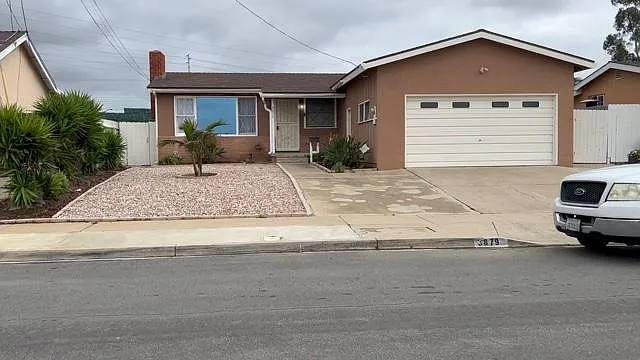 3 bed, 1256 sqft, $3,995 — Photo 1