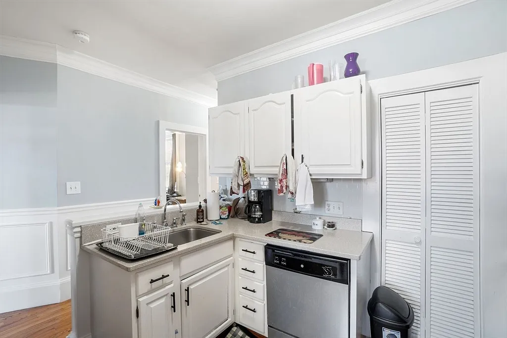 1 bed, 1.0 bath, 750 sqft, $3,600 — Photo 2