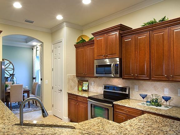 3rd image of 10241 Glastonbury Cir #201