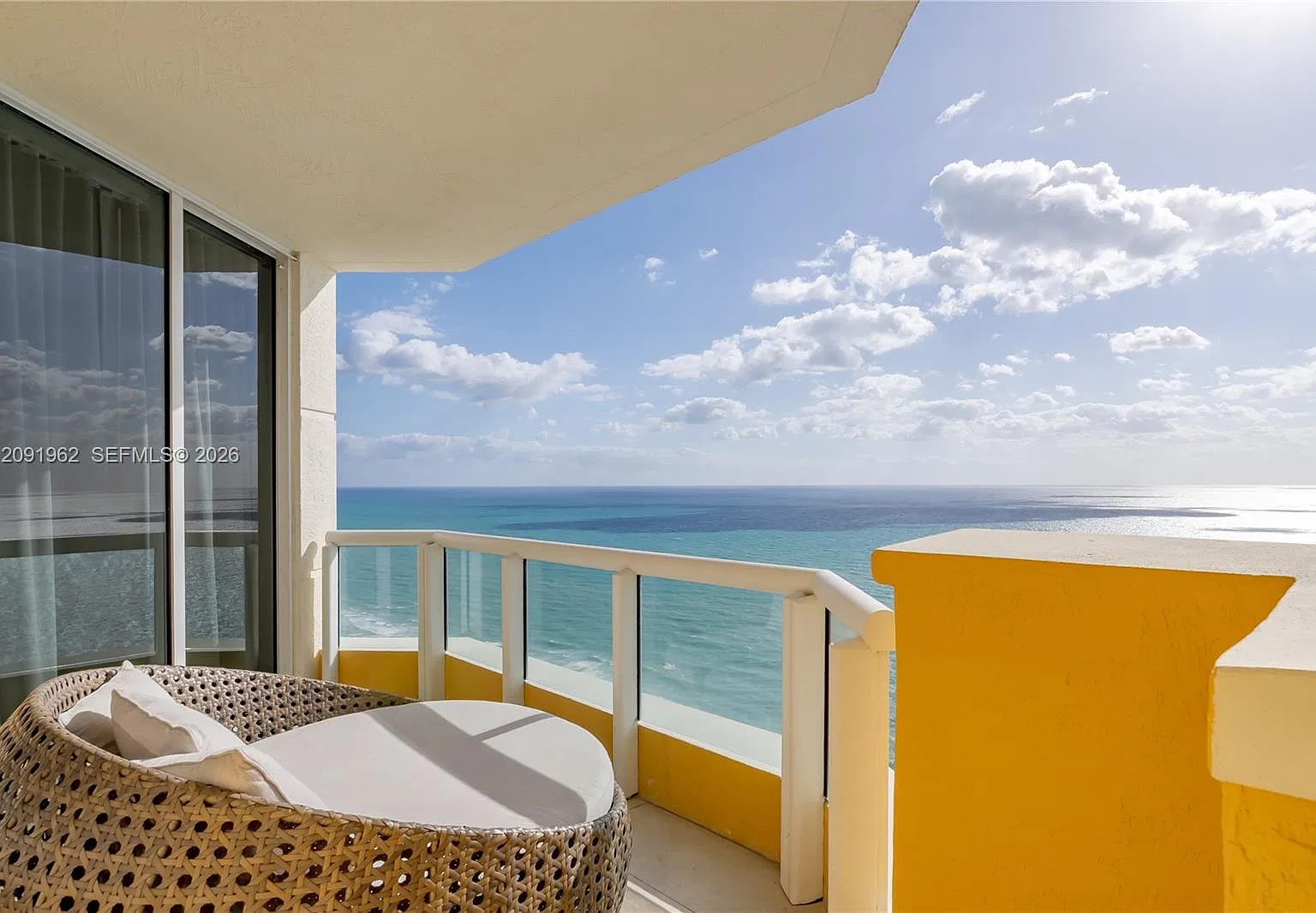 Acqualina Ocean Residence — Photo 2