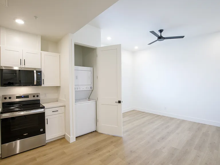 1580 W Garfield St — Photo 17