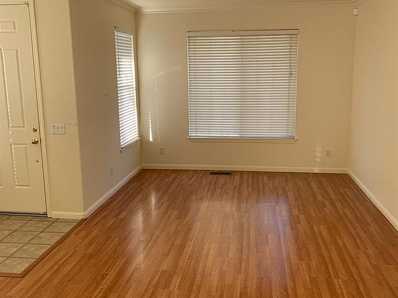 3rd image of 8405 Old Oak Road