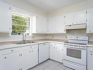 3rd image of 131 Crescent Dr