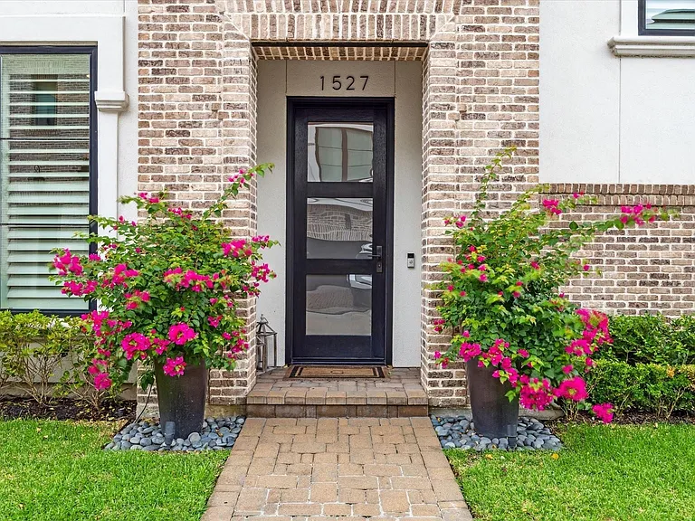 1527 Cunningham Parc Ln — Photo 2