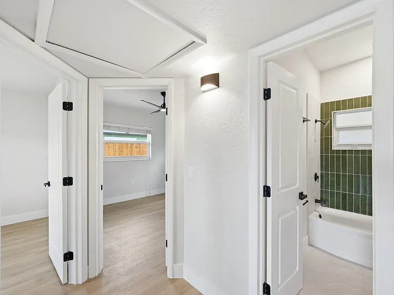 Bedrom 1 & 2
Bathroom 1