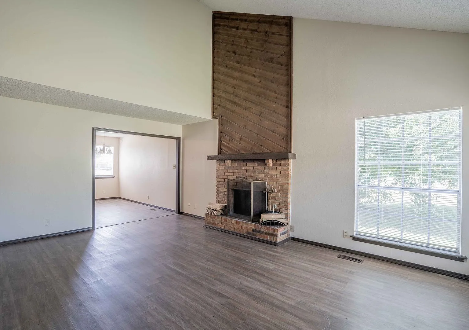 2321 W Galveston St Duplex — Photo 3