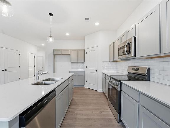 3rd image of 20533 Millview Rd