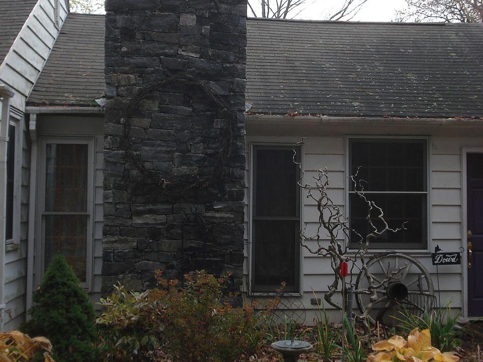 2nd image of 22 Maple St