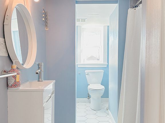 4th image of 195 Sea St #195