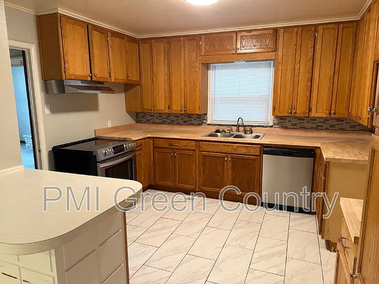 4357 S Rockford Pl — Photo 7
