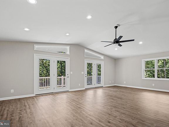 5th image of 172 Martins Farm Rd