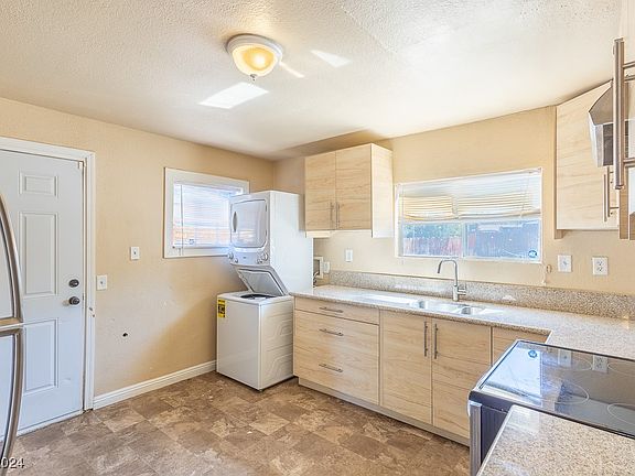 5th image of 1800 Cedar Ave