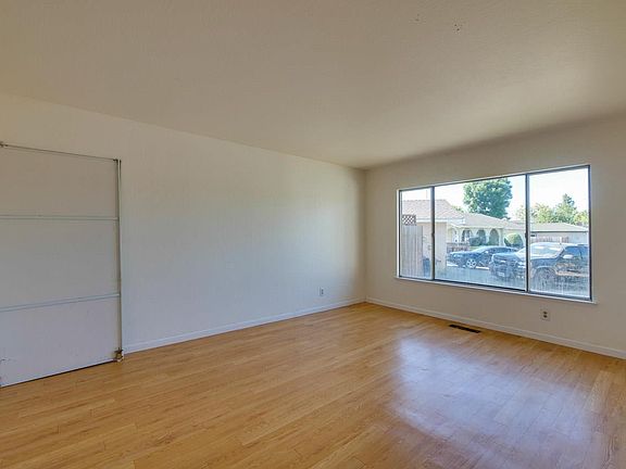 3rd image of 4915 Stafford Pl