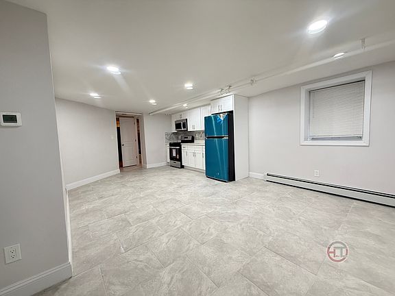 4th image of 1952 Ellis Ave #1