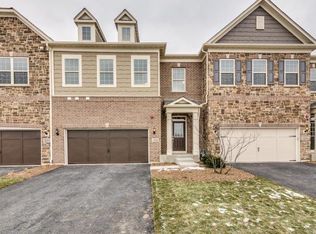 331 Camberley Ln, Lincolnshire, IL 60069