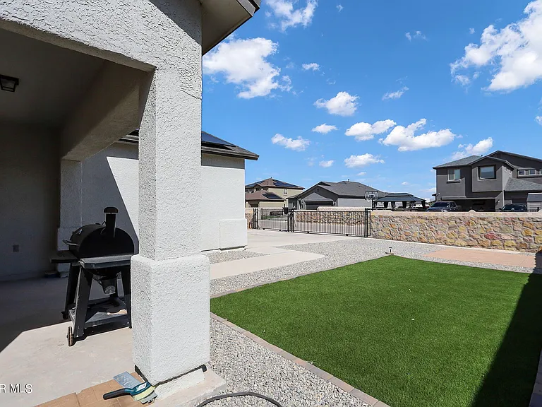 2420 Sammy Cervantes St — Photo 32