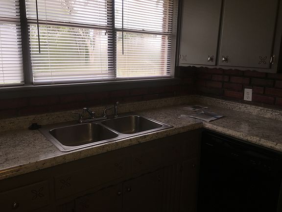 3rd image of 904 N Nail Pkwy