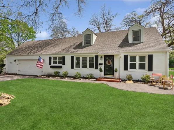 7933 Colonial Dr, Overland Park, KS 66204