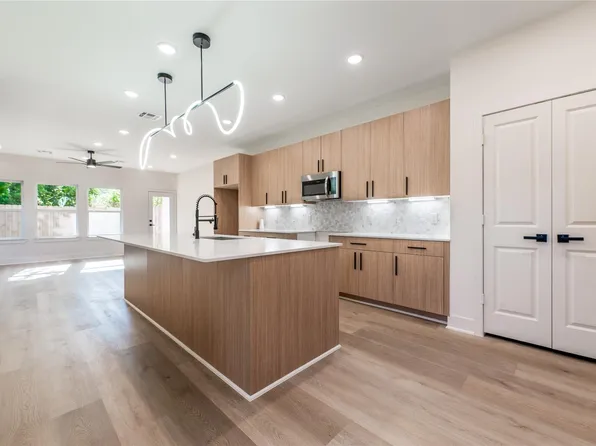 7930 Corinth St, Houston, TX 77051